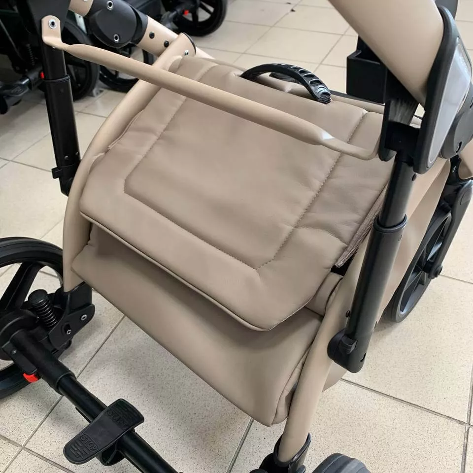 Корзина — на молнии, защищает от грязи...